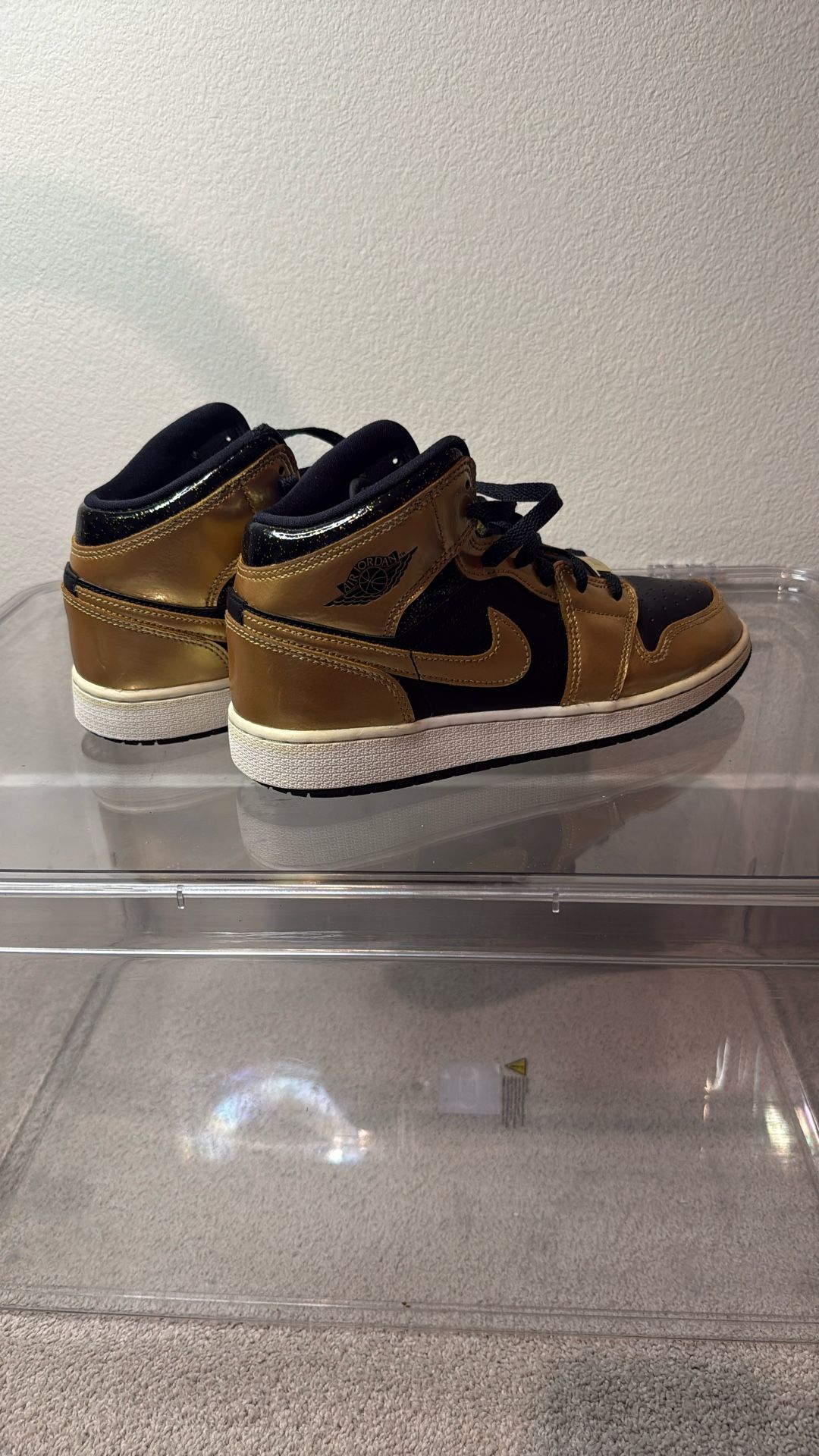 Nike Air Jordan 1 SE Mid Metallic Gold Black