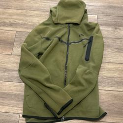 Green Nike tech  size large