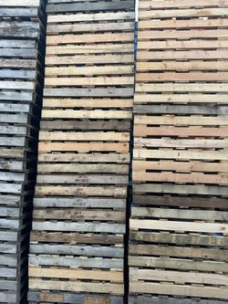 Wooden Pallets 40by40 $5ea Almost New Clean Dry