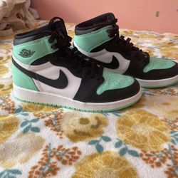 Jordan 1 Green Glow Size 6.5
