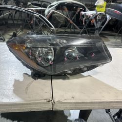2018 Mercedes-Benz CLA250 Right Passenger Side Headlight A11(contact info removed)1