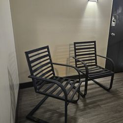 2 Beautiful Patio Chairs ( Metal Frame )