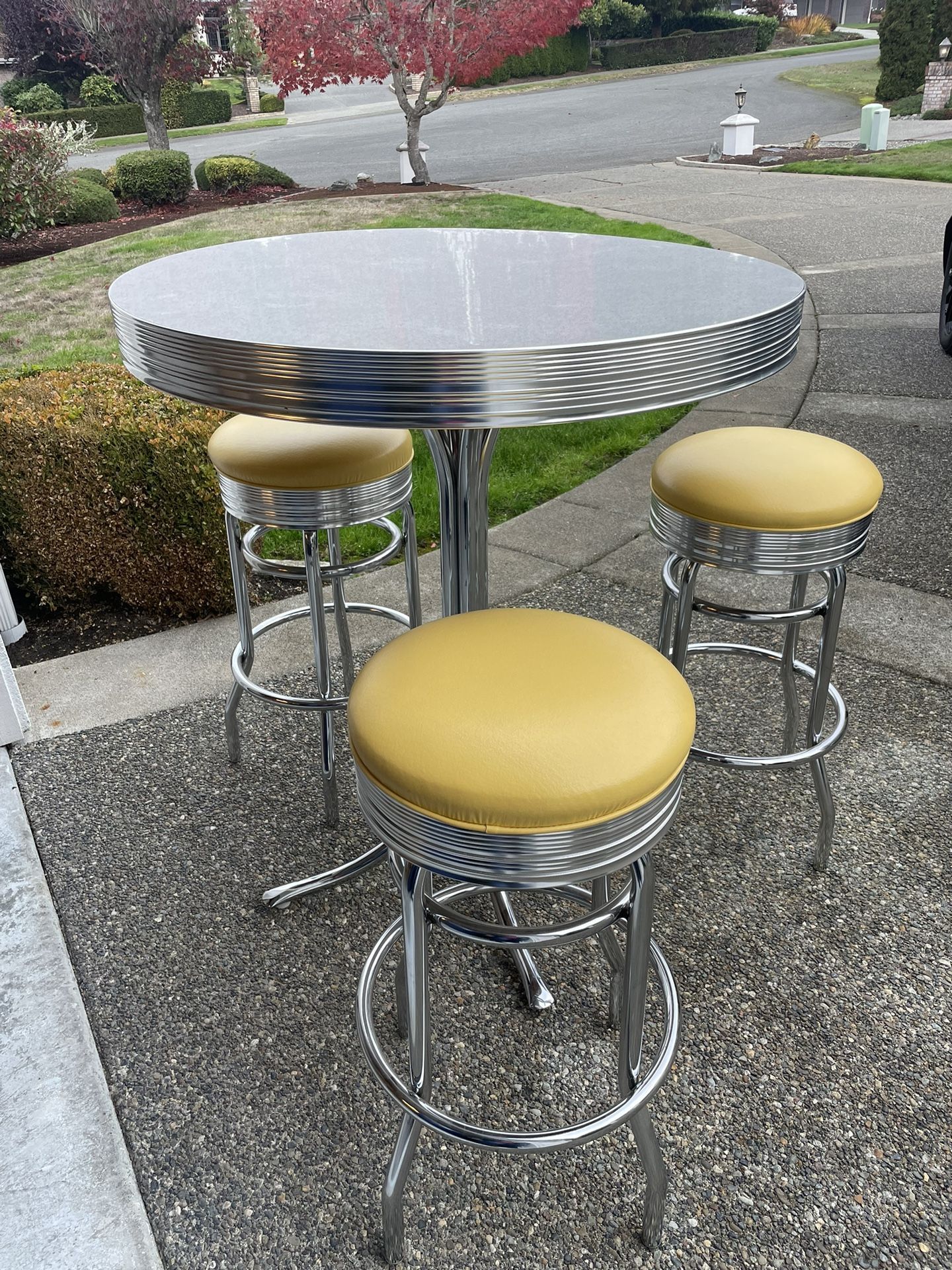 Tall High Top Table and 3stools