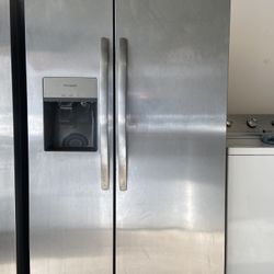 Frigidaire Refrigerator 