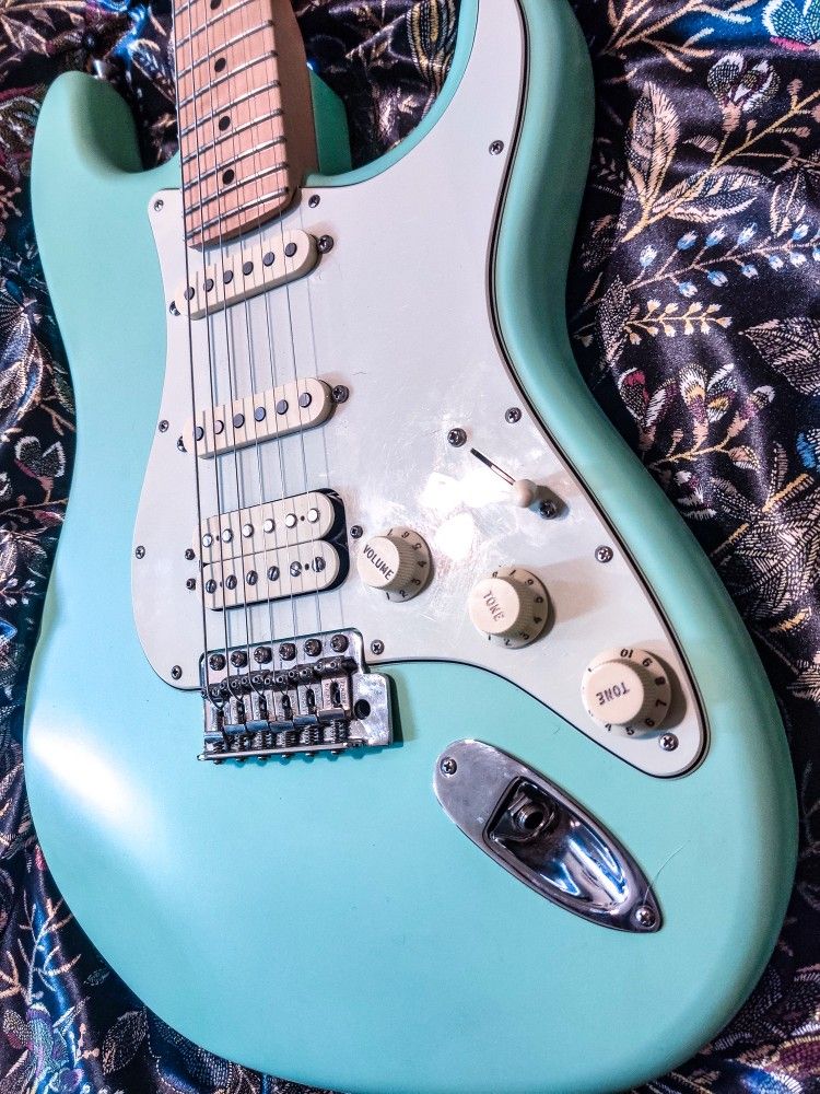 American Fender Strat Mint Mint Condition Usa Electric Guitar With Case