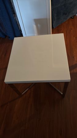 SIDE TABLE White Top Silver Base