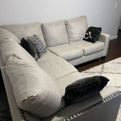 Hallenberg Fog 2-Piece Sectional Couch Brand New 