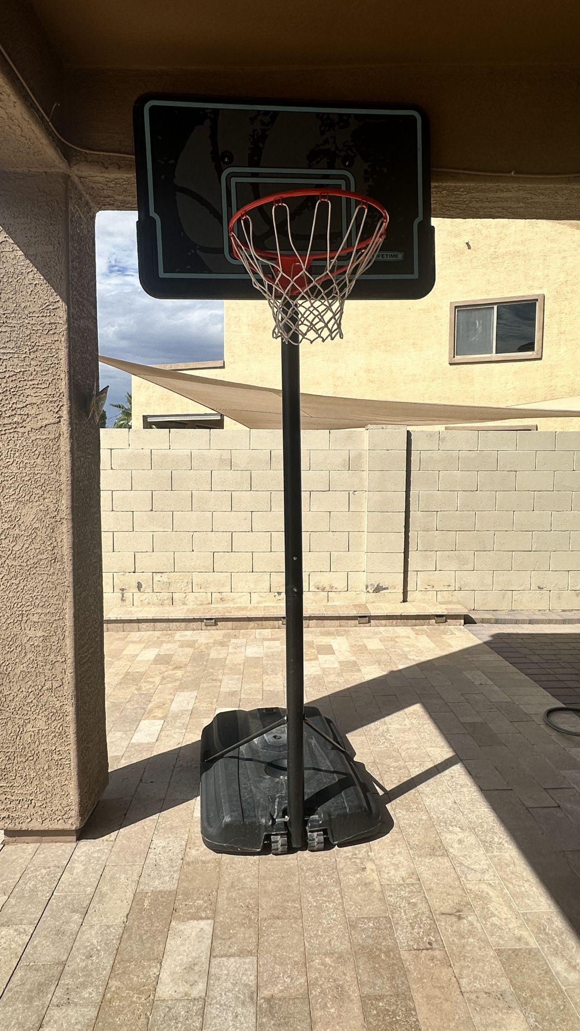 Basketball hoop