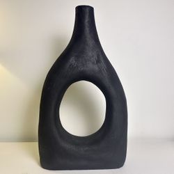Beautiful Minimalist Art Vase 18"- black