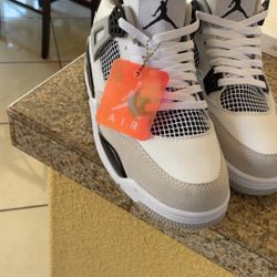 New Jordan 4 Retro 
