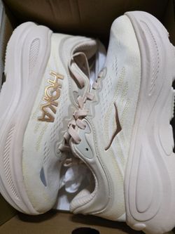 NEW- Hoka Nuevos Men 7/ Women 8.5 Unisex
