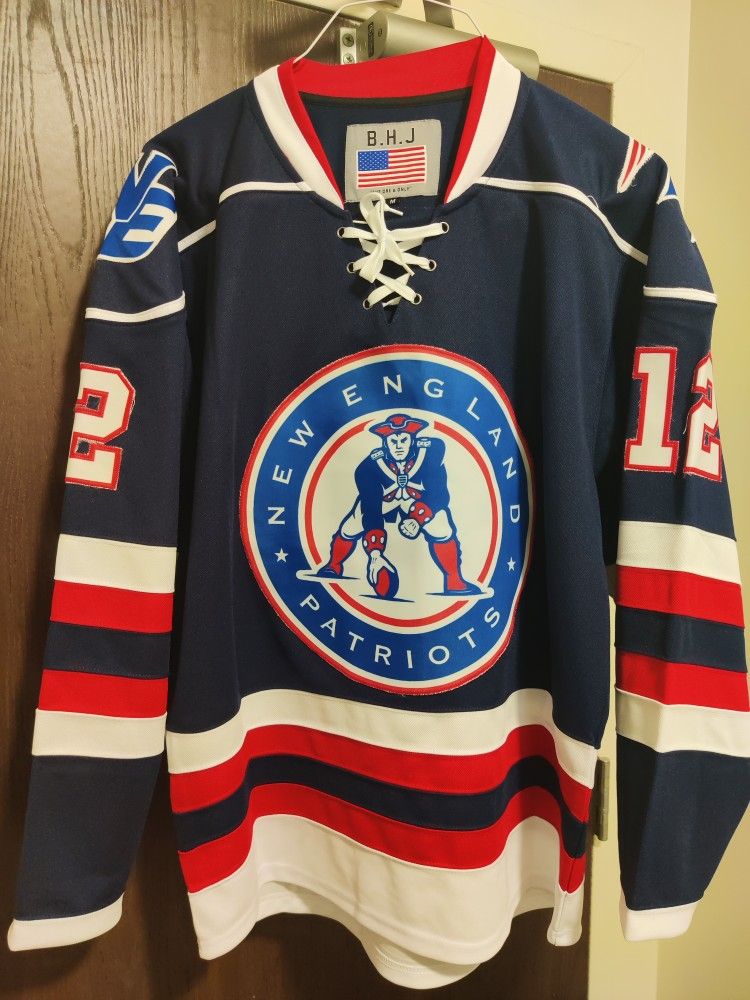 NE Patriots All Stitched Jerseys
Adult medium large Extra large