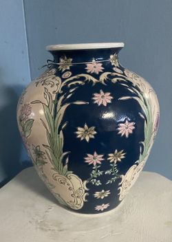 WBI Chinese Vase