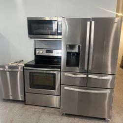 Whirlpool Kitchen Appliance Package – Clean, fully tested, and ready to use!