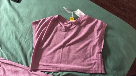 Pink two-piece set long cloth plants and cropped shirt