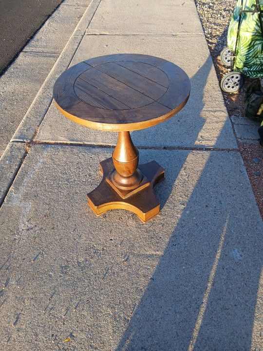 Round Column Pedestal Accent End Table
Croyden Collection by Belfort Select