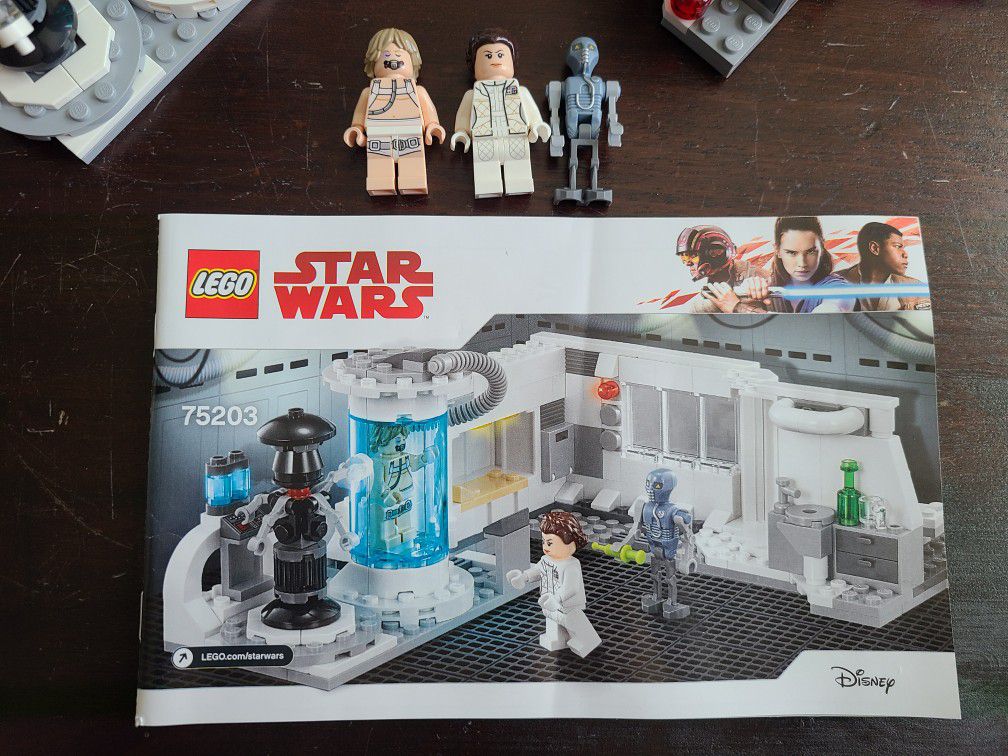 LEGO Star Wars 75203 Hoth Medical Chamber Complete With Figures, Manual And Spare Parts for Sale in Cornelius, NC - OfferUp