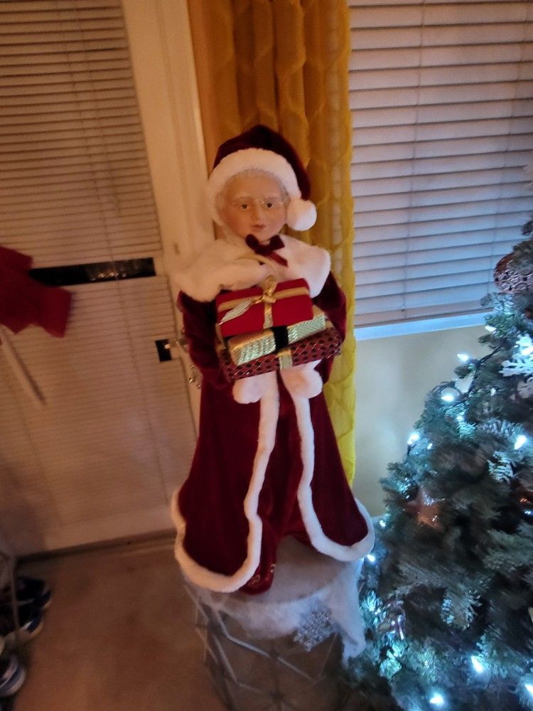 Mrs Claus, Silent Night SIGN, Merry Christmas SIGN And Pine  Decor.