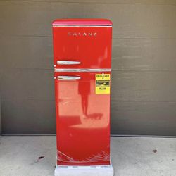 New!! Galanz 22 in. 7.6 cu. ft. Retro Top Freezer Refrigerator, Hot Rod Red, Energy Star