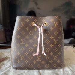 Louis Vuitton Bag M44022 – Brand New, Never Used