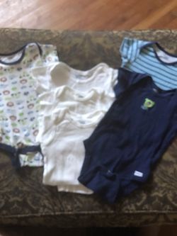 Boys Gerber 6 piece onesie lot 12 months