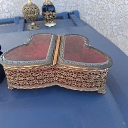 Vintage  Jewelery  Box