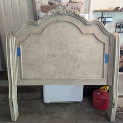 Ashley Furniture Queen Size Bed Frame And Box Spring 