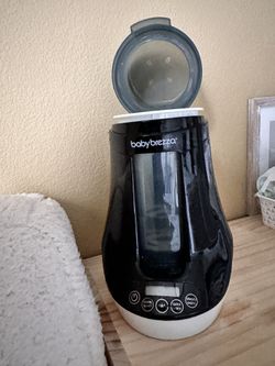 Baby Brezza Electric Baby Bottle Warmer, Breastmilk Warmer + Baby Food Warmer and Defroster - Universal Warmer Fits All Feeding Bottles: Glass, Plasti