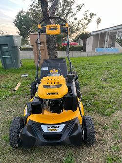 DEWALT
21 in. 196cc E-GOV Engine 3-in-1 Gas RWD Self-Propelled Lawn Mower with High Rear Wheels