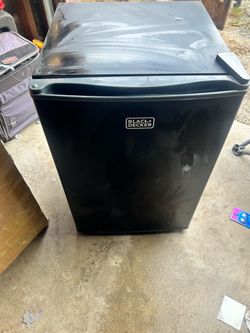 Black & Decker mini fridge