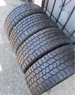275 65 20 Cooper I'm selling this set of tires with 80% life left on all 4