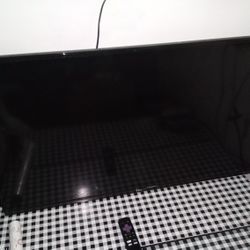 40 Inch TCL ROKU SMART TV