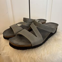 Naot Women’s Gabriella Oily Coal Nubuck Size 39