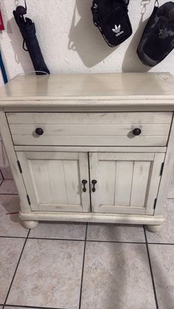 White Distressed Wood Cabinet with Drawer