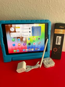 Apple IPad 8th Generation (10.2” Retina/ Latest iOS 26 / 2020 model) 32GB with kids case, Pen & Accessories