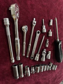 24pcs snapon tools 1/4 1/2 ratches swivel socket adapters extensions and more… Fe11)