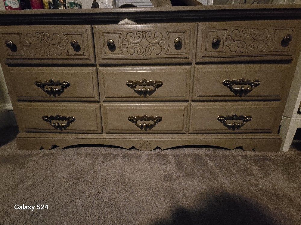 9 Drawar Dresser