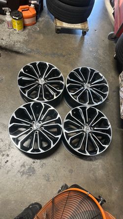 Set OEM Toyota Corolla 17” rims ,,firm price,,,,