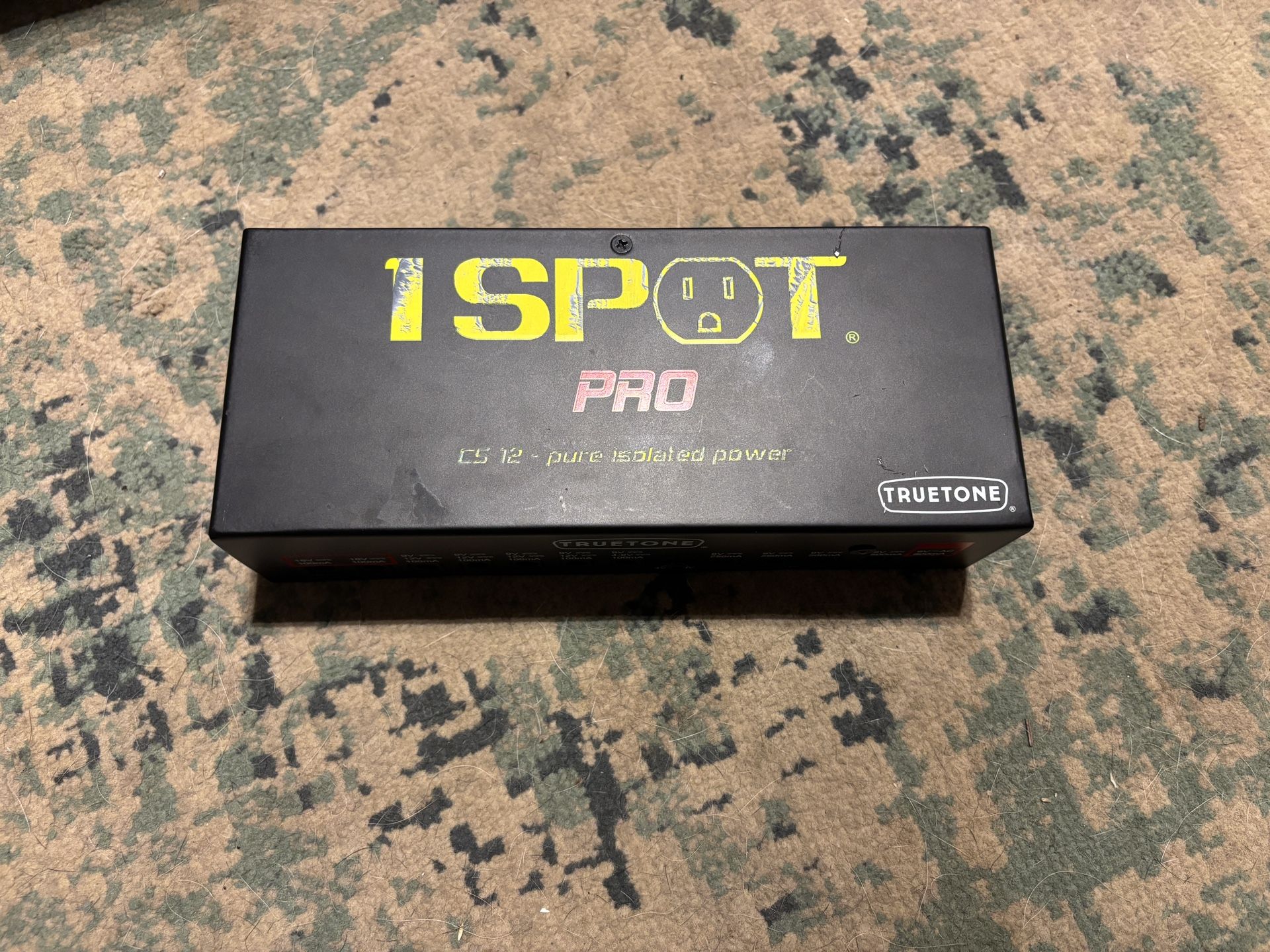 1 Spot CS 12 Pedal Power Supply