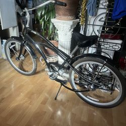 Bicicleta Medida 26 Cruiser Como Nueva Automática $200 OBO
