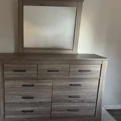 Dresser With Detachable Mirror