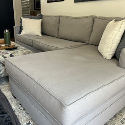 Couch W Chase