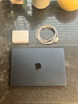 13’ MacBook Air M2 512GB ssd 16GB RAM