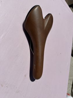 Pave Fi’zi:k Vintage Italian Leather Seat