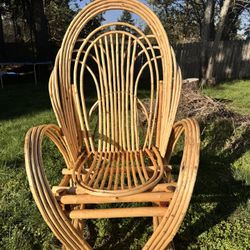 Wicker Peacock Chair – Tall Back Eye Catching Statement Piece