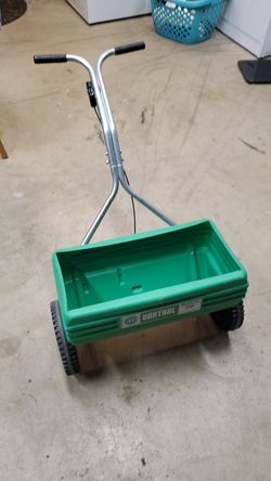 Lawn seed fertilizer broadcaster