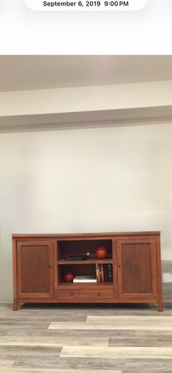Sideboard/Buffet / TV Console/Credenza