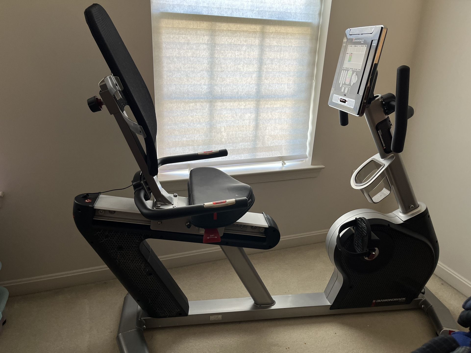 910SR Diamondback Recumbent Exercise Bike