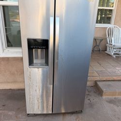 Refrigerator 