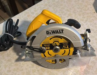 DeWalt DWE575 7-1/4” Circular Saw – Lightweight Corded Power Tool